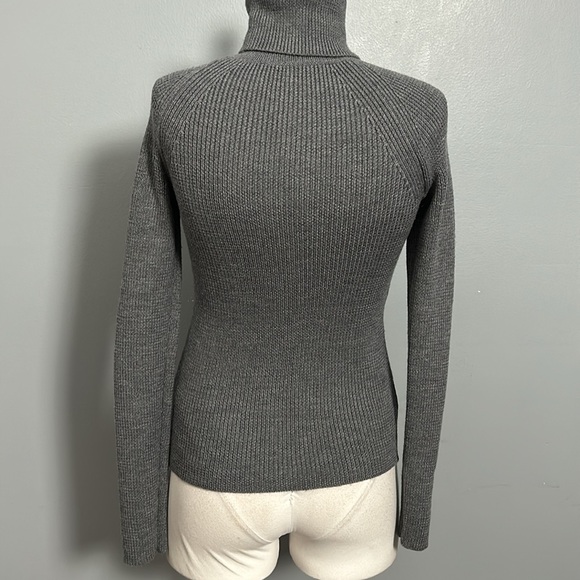 Theory Gray Wool Turtleneck Soft Long Sleeve Sweater size Petite - gently used - Picture 7 of 15